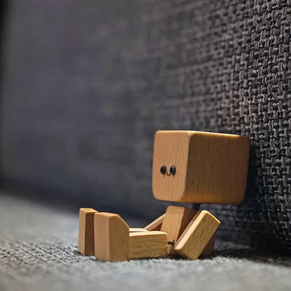Shaking Feet Wooden Doll with 12PCS Magnetic Expressions
