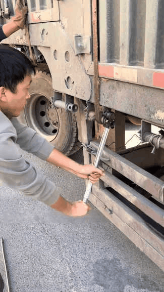 🔧 Ratchet Cargo Winch Tensioner Wrench | Heavy-Duty Truck Strap Tool