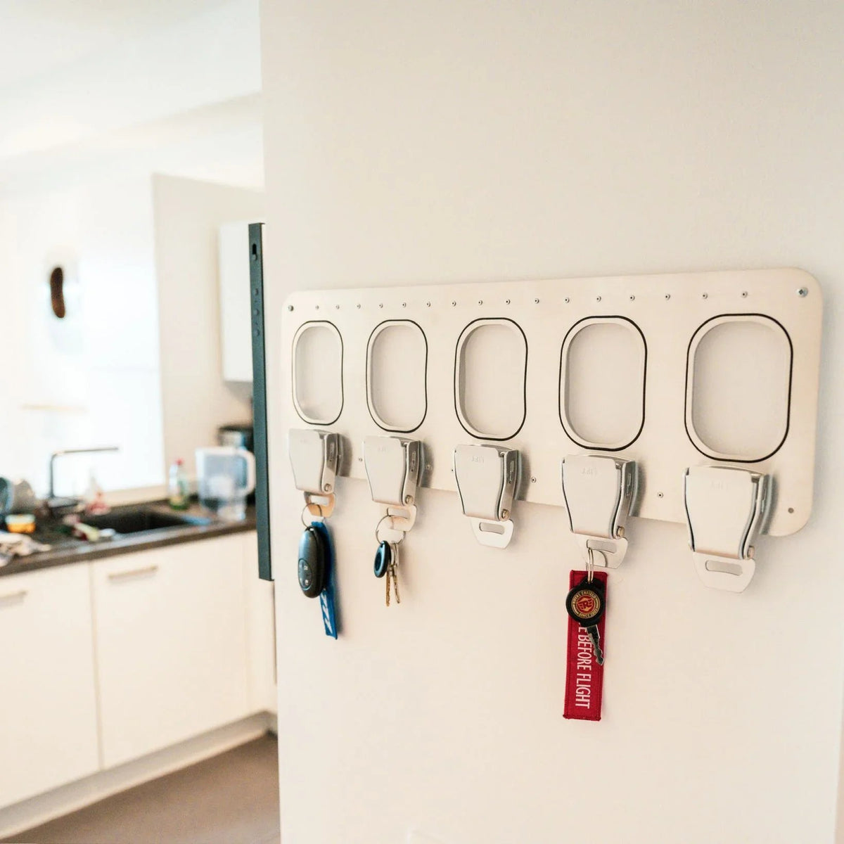 💯✈️ Aviation Style Key Holder – Buckle-Inspired Wall Mounted Key Organizer for Entryway & Home