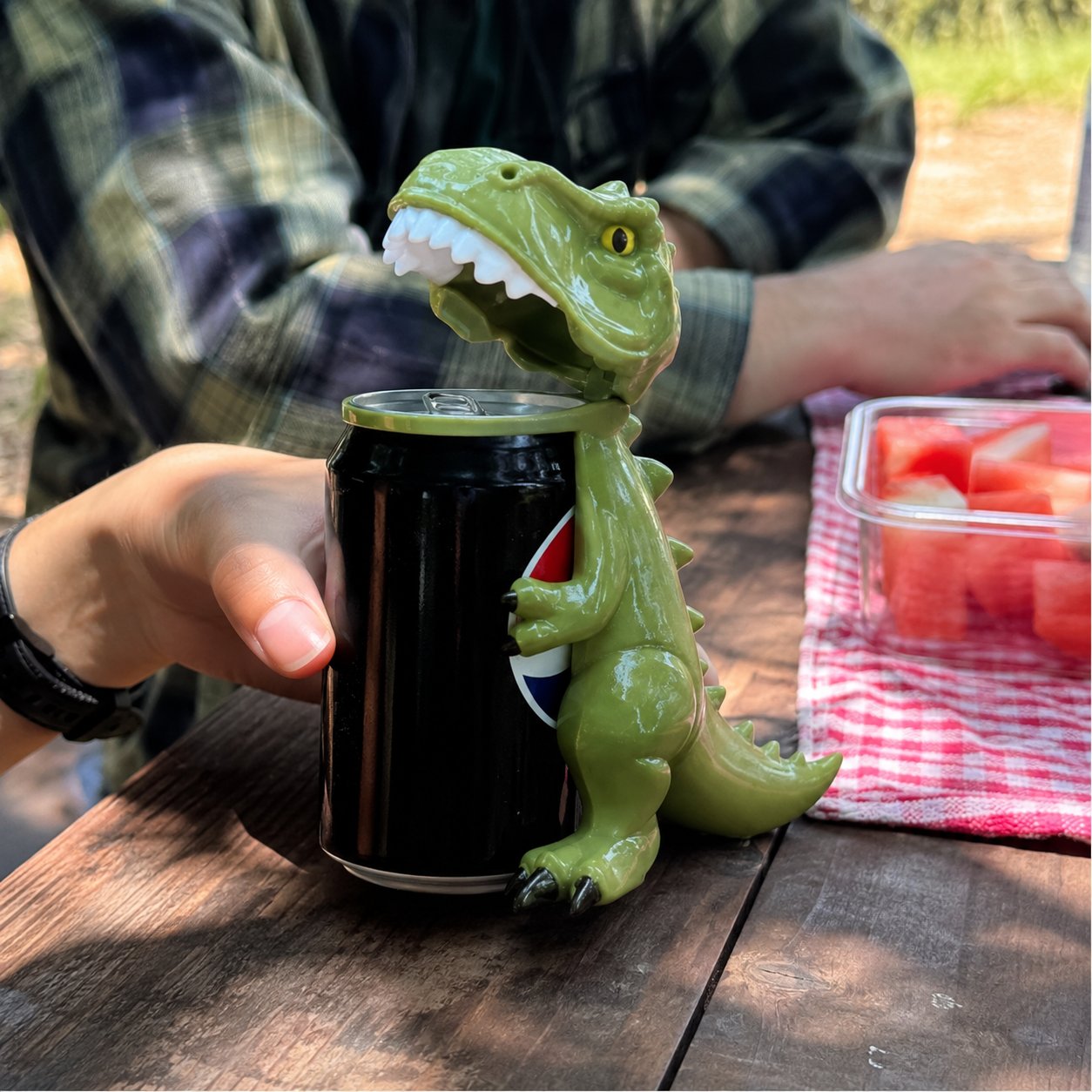 🔥 LAST DAY 49% OFF – 🦖 Dinosaur Can Cover | 3D Printed Drink Can Dust Cover for Soda Cans, Parties, Camping & Fun Gifts ✨